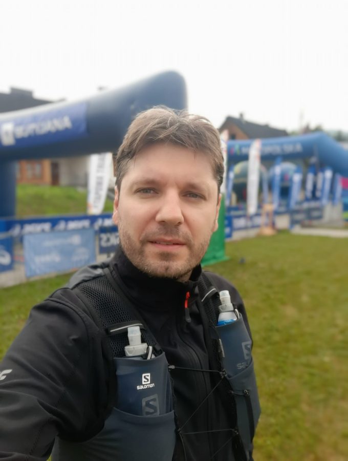 Karol Chlasta in a running vest at the start line of an ultramarathon